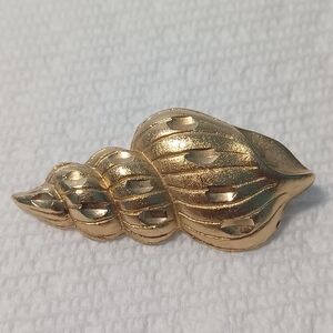Sealife Conch Shell Brooch Goldtone 1.75"
